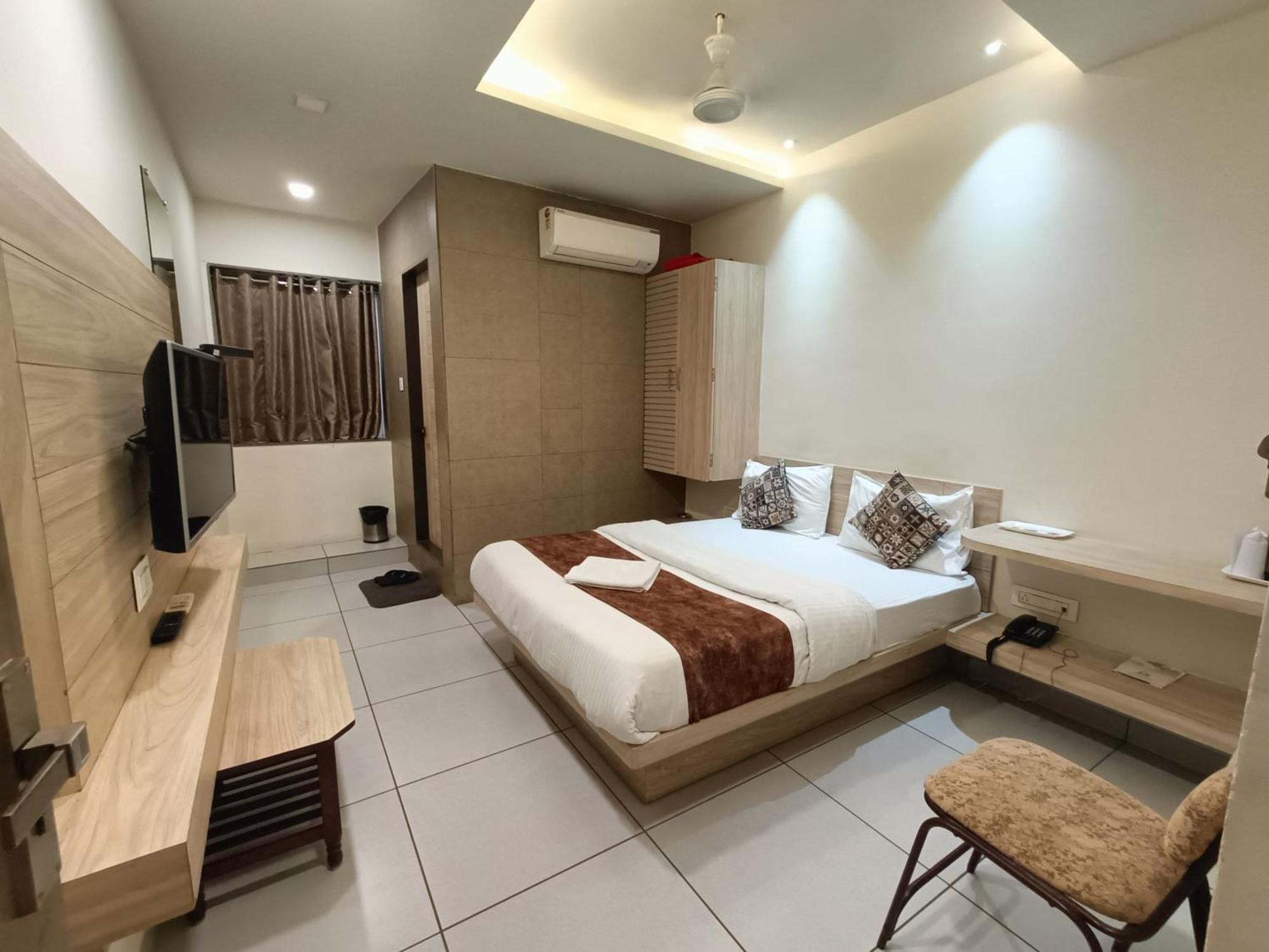 Hotel Kinara Ahmadábád Kültér fotó