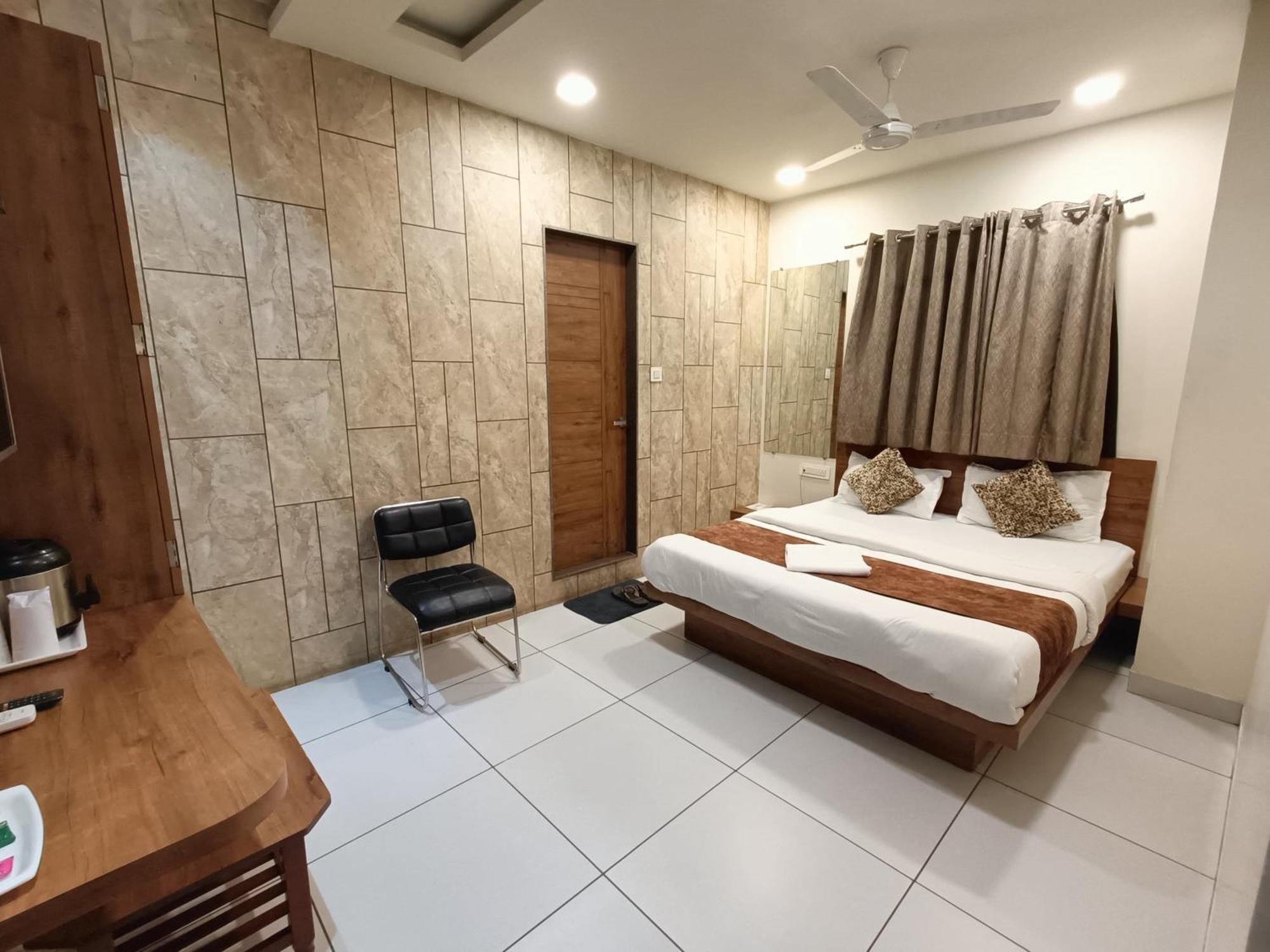 Hotel Kinara Ahmadábád Kültér fotó