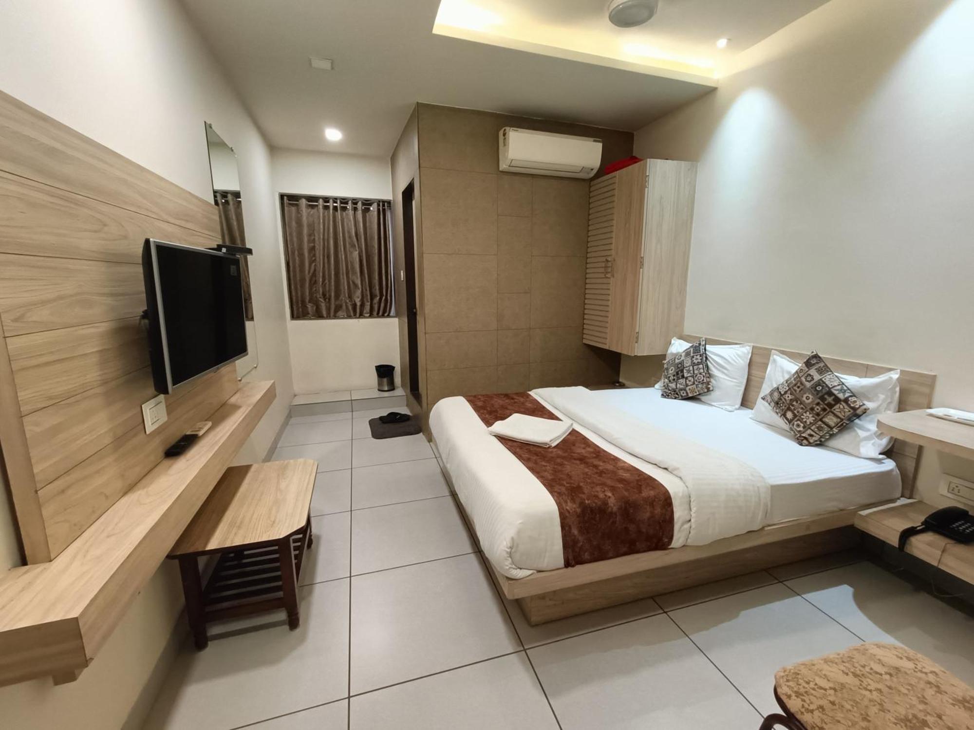 Hotel Kinara Ahmadábád Kültér fotó