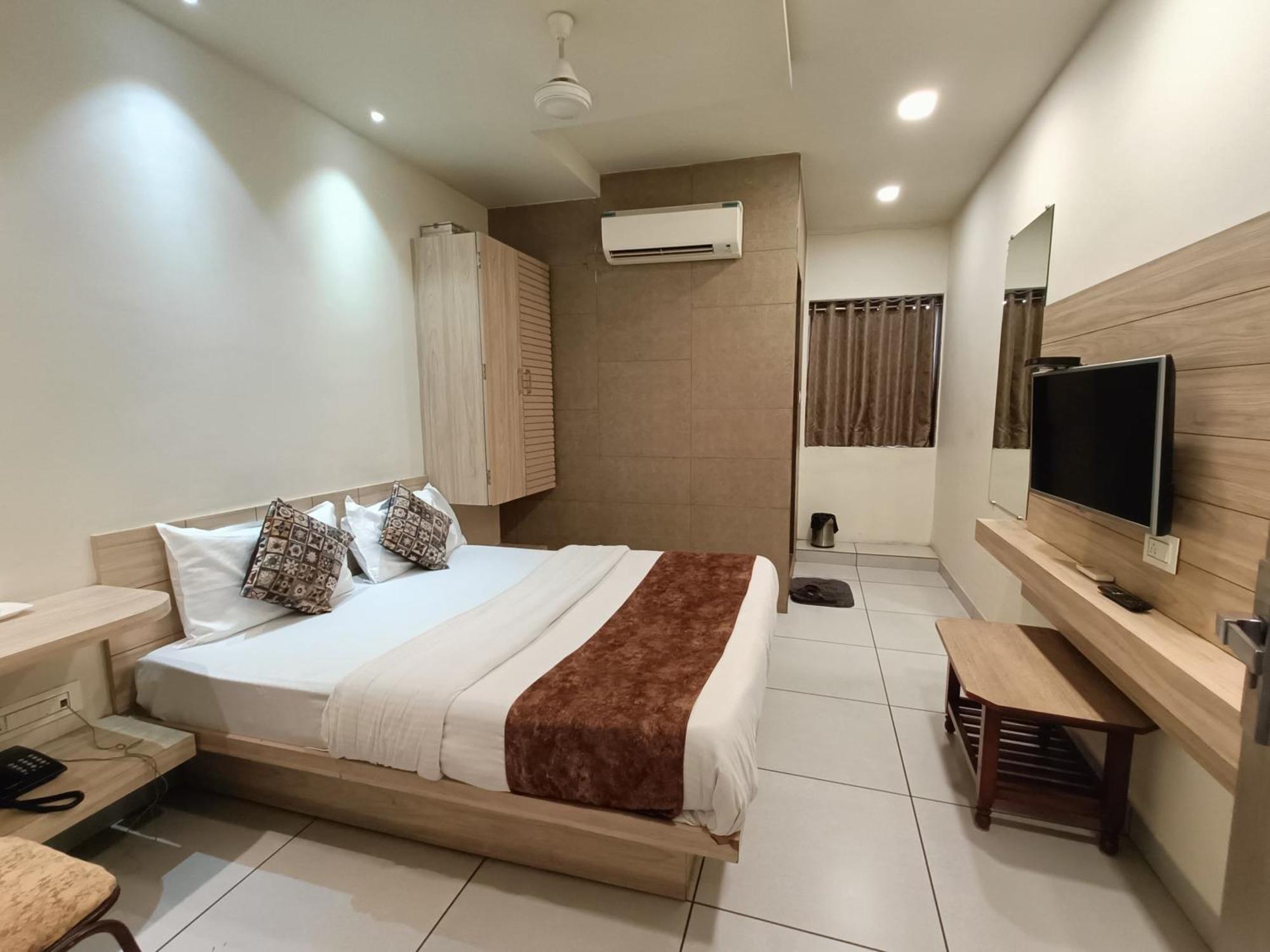 Hotel Kinara Ahmadábád Kültér fotó