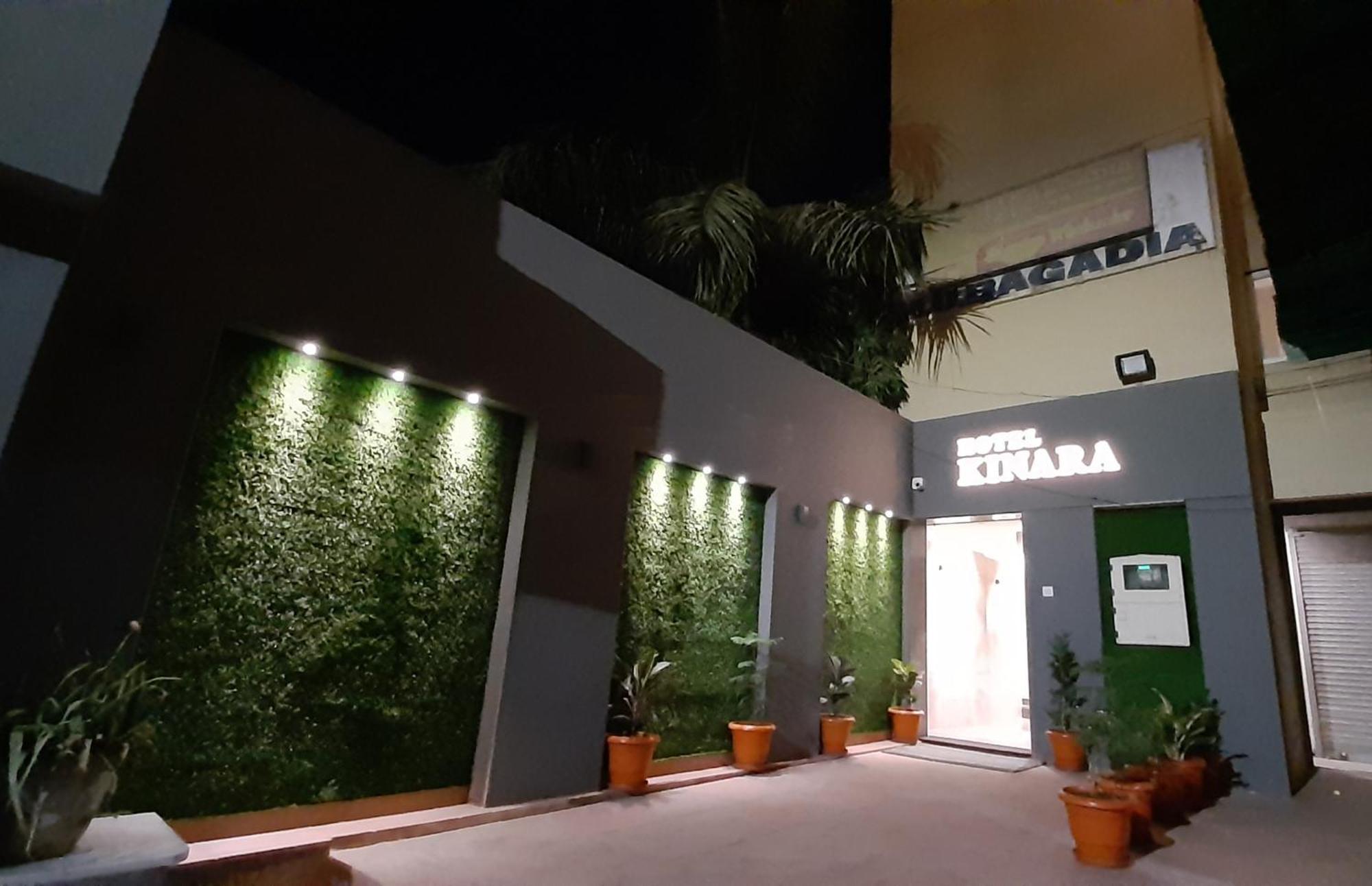 Hotel Kinara Ahmadábád Kültér fotó