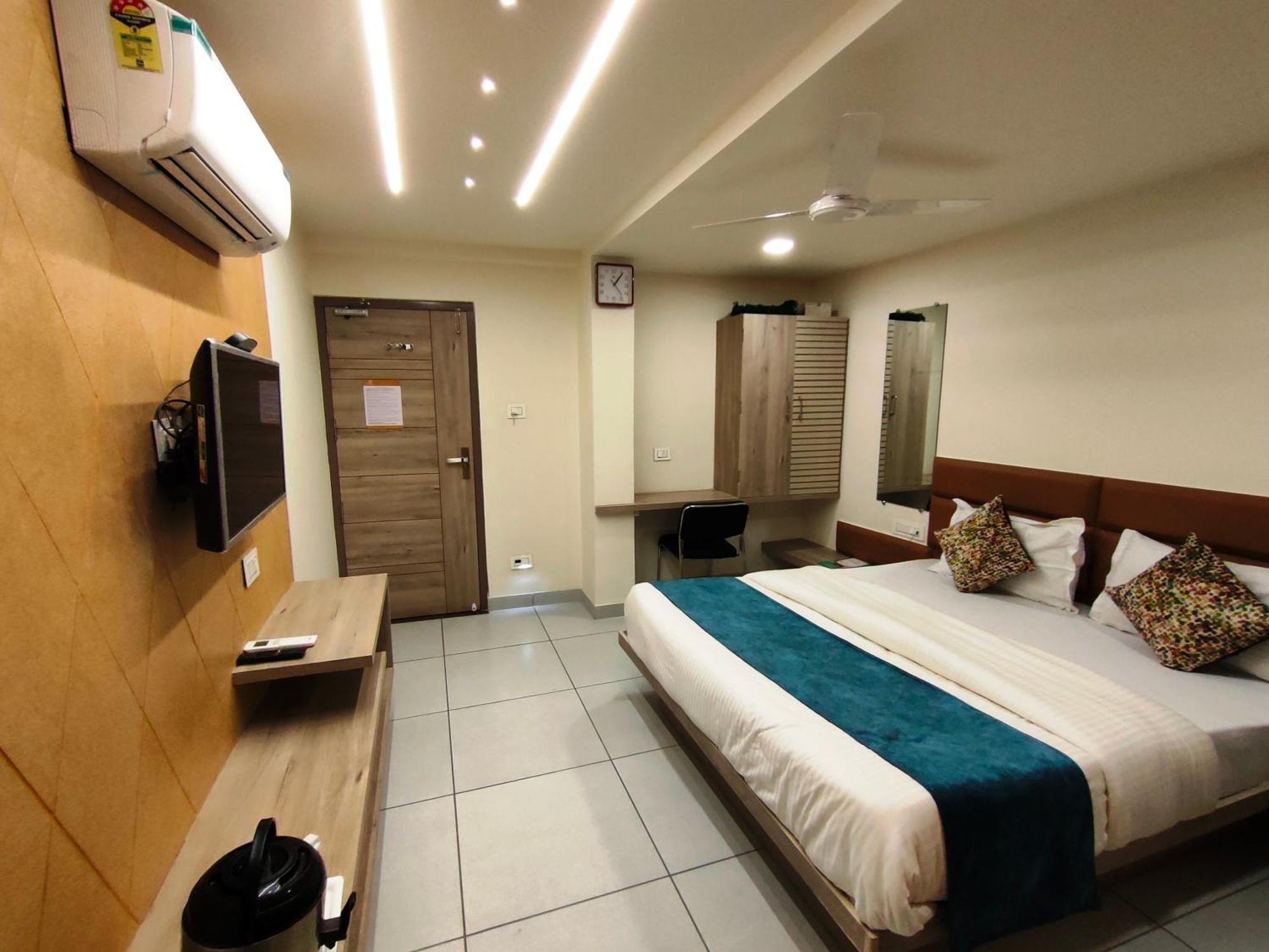 Hotel Kinara Ahmadábád Kültér fotó