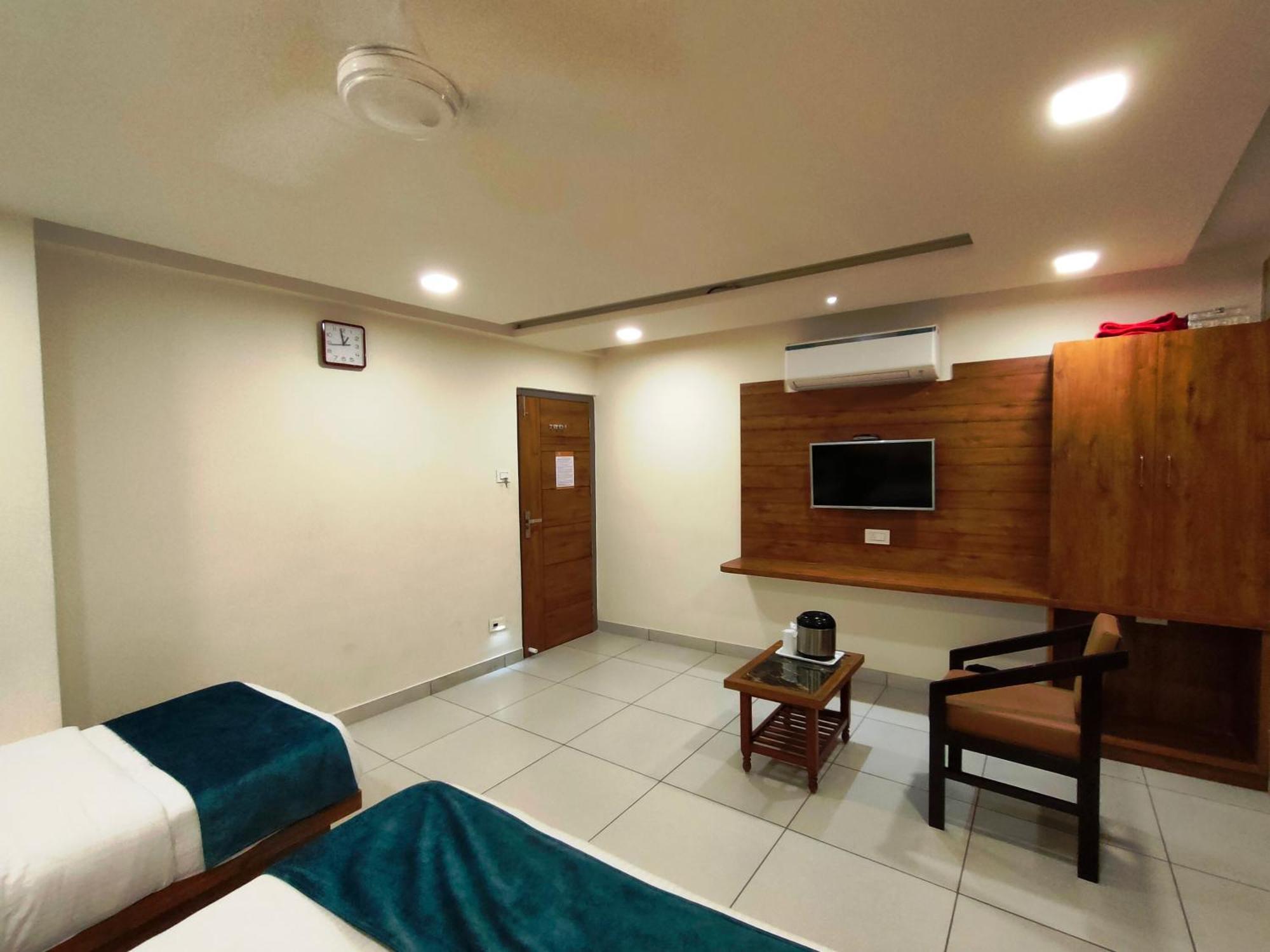 Hotel Kinara Ahmadábád Kültér fotó